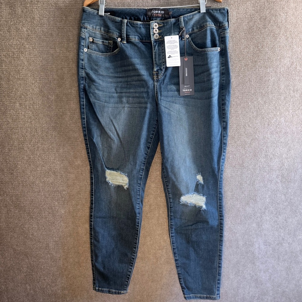 Torrid Premium Blue Distressed Jeggings Womens 18R High‎ Rise Triple Button Fly